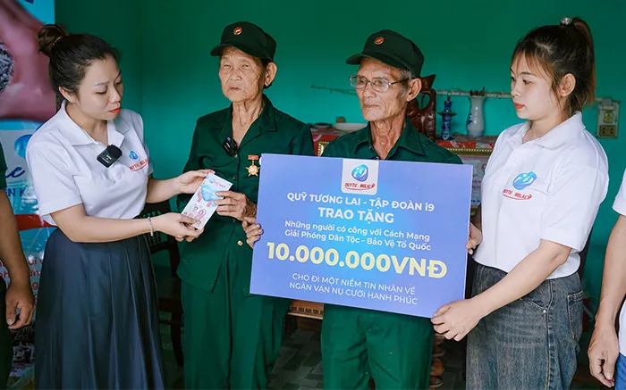 Hình ảnh đội ngũ hỗ trợ khách hàng của 88new sẵn sàng giúp đỡ